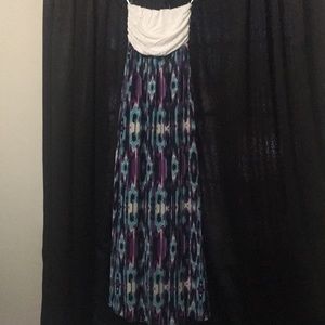 Beautiful maxi dress!